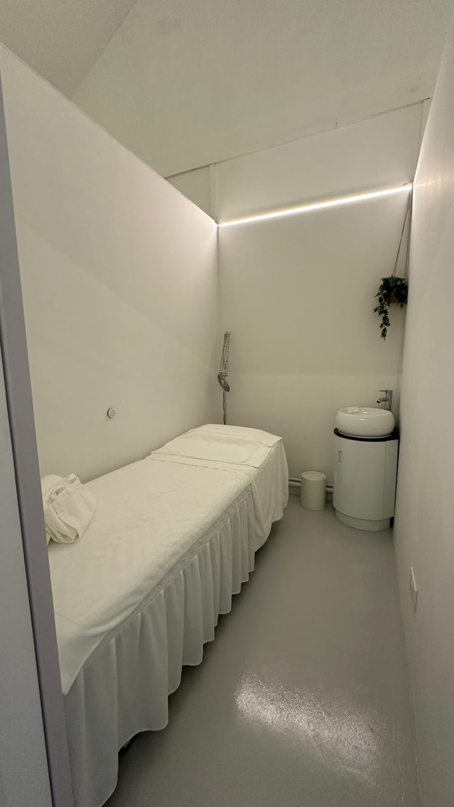 Lashdou private treatment room